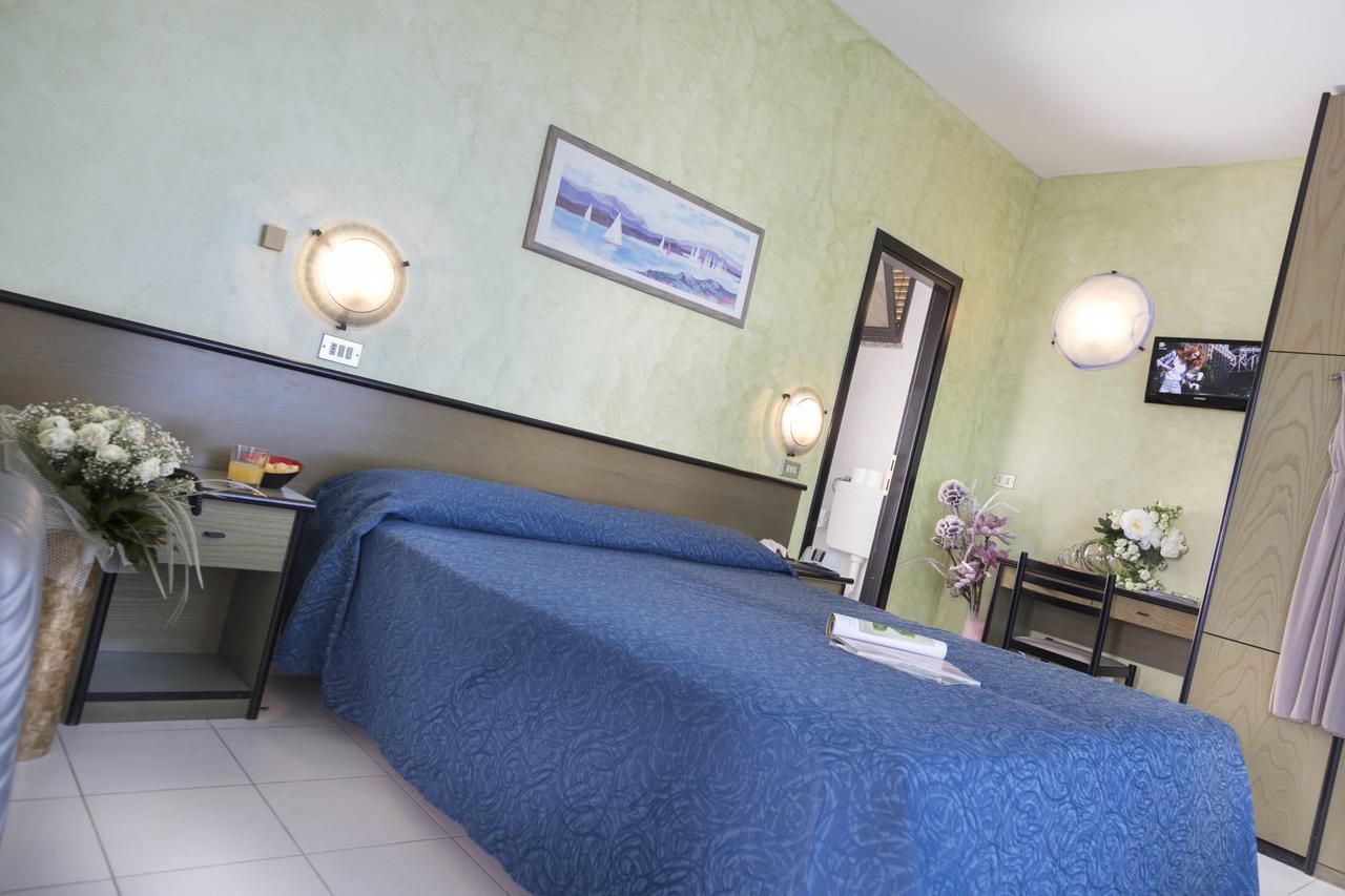 Hotel Piccadilly Bellaria-Igea Marina Exterior photo